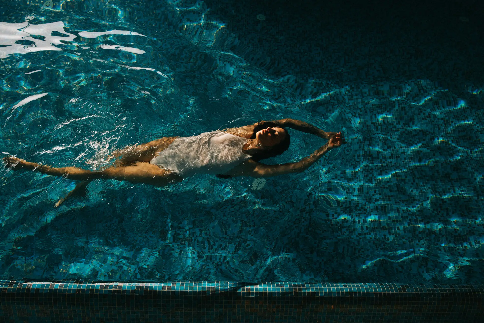 Ingresso 3 ore – Infra admission ticket allows three hours of relaxation in a luxurious pool setting